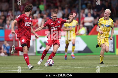 Ronan Darcy von Crawley Town schießt Stockfoto