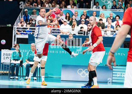 Paris, Frankreich. Juli 2024. Valentin Porte (Frankreich), Handball, Men&#39;s Vorrunde Gruppe B zwischen Dänemark und Frankreich während der Olympischen Spiele Paris 2024 am 27. Juli 2024 in der South Paris Arena 6 in Paris, Frankreich Stockfoto