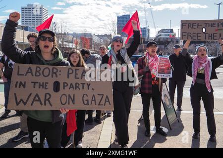 Canberra, Australien. 27. Juli 2024, ACT Labor Party Conference, Canberra Australien. Rund 80 pro-palästinensische Demonstranten versammeln sich vor der ACT Labor Party Konferenz, um die Delegierten aufzufordern, den Völkermord in Gaza zu verurteilen und Sanktionen gegen Israel zu unterstützen Stockfoto