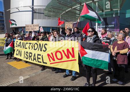 Canberra, Australien. 27. Juli 2024, ACT Labor Party Conference, Canberra Australien. Rund 80 pro-palästinensische Demonstranten versammeln sich vor der ACT Labor Party Konferenz, um die Delegierten aufzufordern, den Völkermord in Gaza zu verurteilen und Sanktionen gegen Israel zu unterstützen Stockfoto