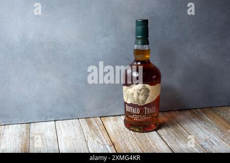 Los Angeles, Kalifornien, USA - 23.05.2021: Blick auf eine Flasche Buffalo Trace Whiskey. Stockfoto