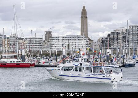 Le Havre, Frankreich - Passagierschiff VILLEDUHAVRE II, das nach einer Fahrt auf See in den Hafen von Le Havre zurückkehrt. Stockfoto