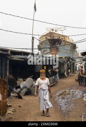 Bangladeschi Arbeiter in der Dhaka Werft, Dhaka Division, Keraniganj, Bangladesch Stockfoto