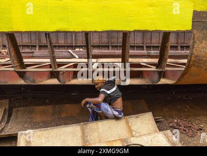 Arbeiter bei der Dhaka-Werft, Dhaka Division, Keraniganj, Bangladesch Stockfoto