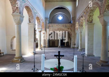 Kloster Bursfelde Benediktiner Kloster Bursfeld an der Weser bei Hannoversch Münden. Das Kloster Bursfelde ist eine ehemalige Benediktinerabtei in Bursfelde, einem Stadtteil von Hann. Münden im Landkreis Göttingen, Niedersachsen. Klosterkirche und Klostergut von etwa 300 Hektar Größe gehören zu dem von der Klosterkammer Hannover verwalteten Allgemeinen Hannoverschen Klosterfonds. Hann. Münden Niedersachsen Deutschland *** Benediktinerkloster Bursfelde an der Weser bei Hannoversch Münden das Kloster Bursfelde ist eine ehemalige Benediktinerkloster in Bursfelde, einem Stadtteil von Hann Münd Stockfoto