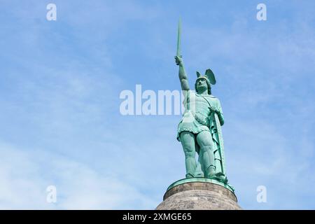 Close-up Hermannsdenkmal in Gemany, ein Denkmal für cherusci-Kriegshäuptling Arminius oder Hermann auf Deutsch, vor blauem Himmel mit Kopierraum Stockfoto