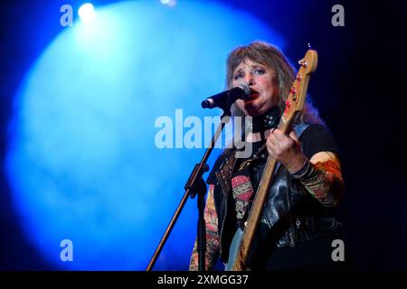 Sängerin Suzi Quatro bei ihrem Auftritt im Rahmen des Festivals Lieder am See 2024 in Franken. Spalt, 27.07.2024 Bayern Deutschland *** Sängerin Suzi Quatro während ihres Auftritts beim Festival Lieder am See 2024 in Franken Spalt, 27 07 2024 Bayern Deutschland Copyright: XDwixAnoraganingrumx Stockfoto