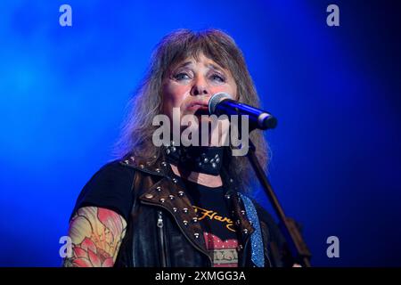 Sängerin Suzi Quatro bei ihrem Auftritt im Rahmen des Festivals Lieder am See 2024 in Franken. Spalt, 27.07.2024 Bayern Deutschland *** Sängerin Suzi Quatro während ihres Auftritts beim Festival Lieder am See 2024 in Franken Spalt, 27 07 2024 Bayern Deutschland Copyright: XDwixAnoraganingrumx Stockfoto