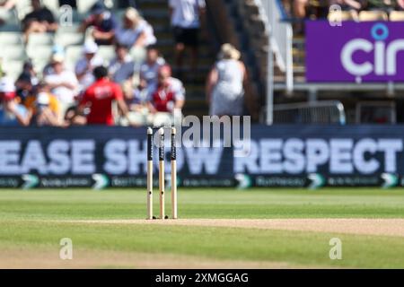 Birmingham, Großbritannien. Juli 2024. Das Wicket wartet auf die Teams beim Spiel der International Test Match Series zwischen England und West Indies am 28. Juli 2024 im Edgbaston Cricket Ground in Birmingham. Foto von Stuart Leggett. Nur redaktionelle Verwendung, Lizenz für kommerzielle Nutzung erforderlich. Keine Verwendung bei Wetten, Spielen oder Publikationen eines einzelnen Clubs/einer Liga/eines Spielers. Quelle: UK Sports Pics Ltd/Alamy Live News Stockfoto