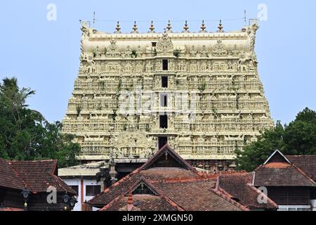 Sree Padmanabhaswamy Tempel Gopuram, East Fort, Thiruvananthapuram, Kerala, Indien Lord vishnu in 'Anantashayana' Form, im Herzen der Stadt gelegen Stockfoto