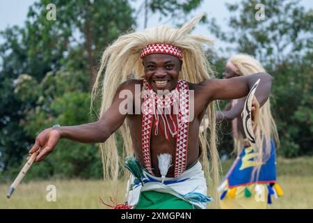 Ruanda, Virunga Lodge. Volcanoes Safaris Partnership Trust (VSPT) traditionelle kulturelle Tanzvorführung. Stockfoto