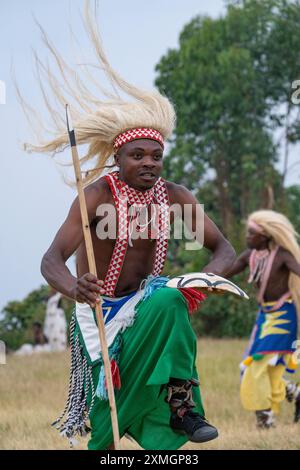 Ruanda, Virunga Lodge. Volcanoes Safaris Partnership Trust (VSPT) traditionelle kulturelle Tanzvorführung. Stockfoto