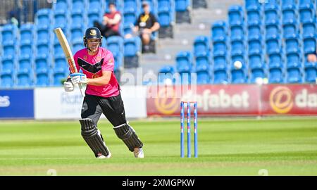 Hove UK 28. Juli 2024 - Tom Clark schlägt für Sussex Sharks während des Metro Bank One Day Cup Cricket Matches zwischen Sussex Sharks und Warwickshire auf dem 1. Central County Ground in Hove: Credit Simon Dack /TPI/ Alamy Live News Stockfoto