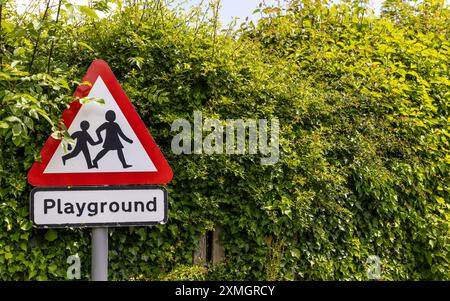 Playground Road Schild in ländlicher Lage, England, The Cotswolds, Großbritannien Stockfoto