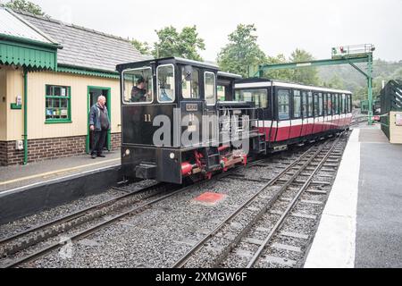 Ein einmaliges historisches Eisenbahnabenteuer zum Gipfel von Snowdon, Yr Wyddfa, dem majestätischen Berg mit atemberaubender Aussicht. Stockfoto