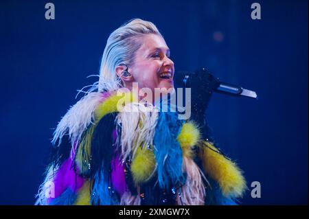 WOMAD Festival, Großbritannien, 27. Juli 2024. Alison Goldfrapp tritt live im Charlton Park in Malmesbury, Wiltshire auf. Quelle: Francesca Moore/Alamy Live News Stockfoto