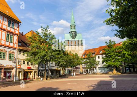 Osterode Osterode am Harz ist eine Mittelstadt und selbständige Gemeinde im Südosten des Landes Niedersachsen im Landkreis Göttingen am südwestlichen Rand des Oberharzes. Kornmarkt, Kirche St. Aegidien. Osterode Niedersachsen Deutschland *** Osterode Osterode am Harz ist eine mittelständische Stadt und selbständige Gemeinde im Südosten des Landes Niedersachsen im Landkreis Göttingen am südwestlichen Rand des Oberharzes Kornmarkt, Kirche St. Aegidien Osterode Niedersachsen Deutschland Osterode 00105 Stockfoto