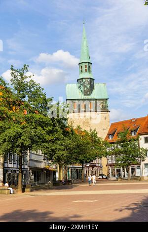 Osterode Osterode am Harz ist eine Mittelstadt und selbständige Gemeinde im Südosten des Landes Niedersachsen im Landkreis Göttingen am südwestlichen Rand des Oberharzes. Kornmarkt, Kirche St. Aegidien. Osterode Niedersachsen Deutschland *** Osterode Osterode am Harz ist eine mittelständische Stadt und selbständige Gemeinde im Südosten des Landes Niedersachsen im Landkreis Göttingen am südwestlichen Rand des Oberharzes Kornmarkt, Kirche St. Aegidien Osterode Niedersachsen Deutschland Osterode 00104 Stockfoto