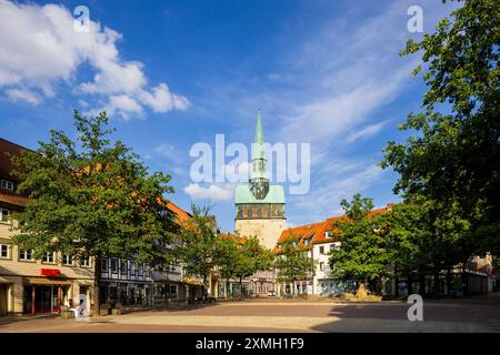 Osterode Osterode am Harz ist eine Mittelstadt und selbständige Gemeinde im Südosten des Landes Niedersachsen im Landkreis Göttingen am südwestlichen Rand des Oberharzes. Kornmarkt, Kirche St. Aegidien. Osterode Niedersachsen Deutschland *** Osterode Osterode am Harz ist eine mittelständische Stadt und selbständige Gemeinde im Südosten des Landes Niedersachsen im Landkreis Göttingen am südwestlichen Rand des Oberharzes Kornmarkt, Kirche St. Aegidien Osterode Niedersachsen Deutschland Osterode 00106 Stockfoto