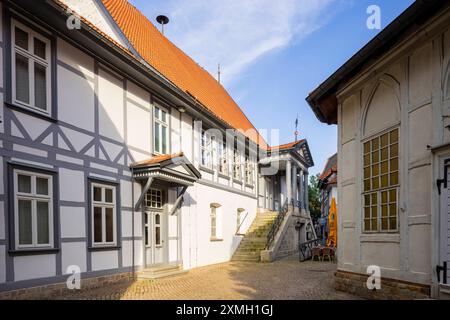 Osterode Osterode am Harz ist eine Mittelstadt und selbständige Gemeinde im Südosten des Landes Niedersachsen im Landkreis Göttingen am südwestlichen Rand des Oberharzes. Osterode Niedersachsen Deutschland *** Osterode Osterode am Harz ist eine mittelständische Stadt und selbständige Gemeinde im Südosten des Landes Niedersachsen im Landkreis Göttingen am südwestlichen Rand des Oberharzes Osterode Niedersachsen Deutschland Osterode 00110 Stockfoto