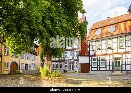 Osterode Osterode am Harz ist eine Mittelstadt und selbständige Gemeinde im Südosten des Landes Niedersachsen im Landkreis Göttingen am südwestlichen Rand des Oberharzes. Osterode Niedersachsen Deutschland *** Osterode Osterode am Harz ist eine mittelständische Stadt und selbständige Gemeinde im Südosten des Landes Niedersachsen im Landkreis Göttingen am südwestlichen Rand des Oberharzes Osterode Niedersachsen Deutschland Osterode 00111 Stockfoto