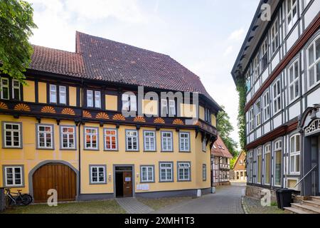 Osterode Osterode am Harz ist eine Mittelstadt und selbständige Gemeinde im Südosten des Landes Niedersachsen im Landkreis Göttingen am südwestlichen Rand des Oberharzes. Osterode Niedersachsen Deutschland *** Osterode Osterode am Harz ist eine mittelständische Stadt und selbständige Gemeinde im Südosten des Landes Niedersachsen im Landkreis Göttingen am südwestlichen Rand des Oberharzes Osterode Niedersachsen Deutschland Osterode 00114 Stockfoto