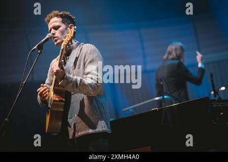 28. Juli 2024: Jordan Rakei Peforms mit Royal Northern Sinfonia im Rahmen der BBC Proms 2024 im Glasshouse International Centre for Music in Gateshead. Foto: Thomas Jackson / Alamy Live News Stockfoto