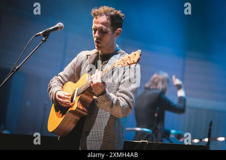 28. Juli 2024: Jordan Rakei Peforms mit Royal Northern Sinfonia im Rahmen der BBC Proms 2024 im Glasshouse International Centre for Music in Gateshead. Foto: Thomas Jackson / Alamy Live News Stockfoto