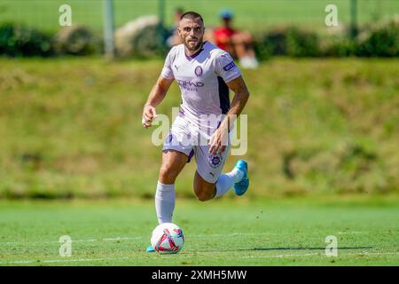 Girona, Spanien. Juli 2024. David Lopez vom Girona FC spielte während des Freundschaftsspiels zwischen Girona FC und RCD Espanyol am 27. Juli 2024 im Torremirona Sports Center in Torremirona, Girona, Spanien. (Foto: Bagu Blanco/PRESSINPHOTO) Credit: PRESSINPHOTO SPORTS AGENCY/Alamy Live News Stockfoto