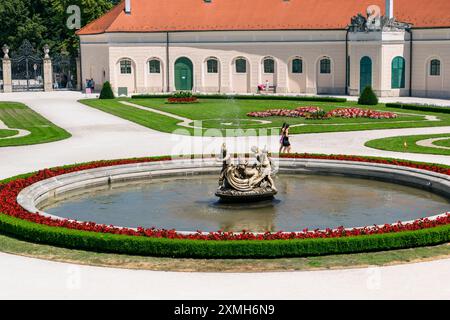 Die architektonischen Schönheiten des Hofes der Burg Eszterházy in Fertőd, Ungarn Stockfoto