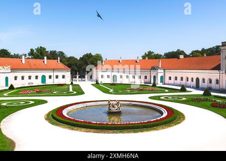 Die architektonischen Schönheiten des Hofes der Burg Eszterházy in Fertőd, Ungarn Stockfoto