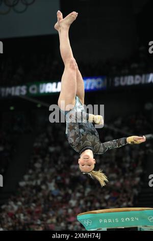 Paris, Frankreich. Juli 2024. Die US-amerikanische Jade Carey flippt während der Qualifikation für künstlerische Turnen der Frauen bei den Olympischen Sommerspielen in der Bercy Arena in Paris, Frankreich am Sonntag, den 28. Juli 2024. Foto: Pat Benic/UPI Credit: UPI/Alamy Live News Stockfoto