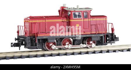 Diesellokomotivmotor und Schienen Modellbahn schneiden Stillleben-Details aus Stockfoto
