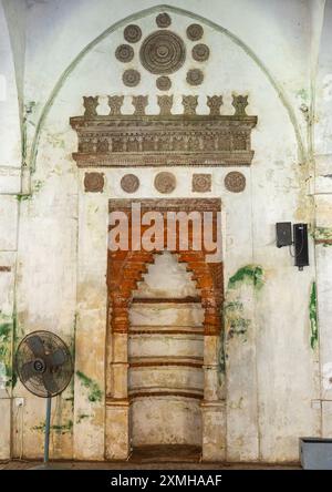 Einer der Mihrab der Sixty Dome Moschee oder sagt Gunbad Masjid, Khulna Division, Bagerhat, Bangladesch Stockfoto