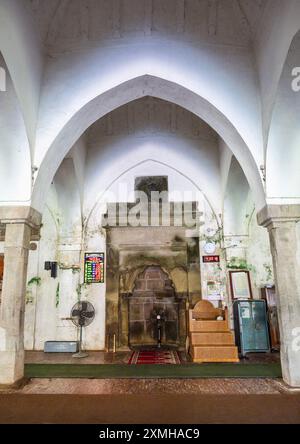 Einer der Mihrab der Sixty Dome Moschee oder sagt Gunbad Masjid, Khulna Division, Bagerhat, Bangladesch Stockfoto