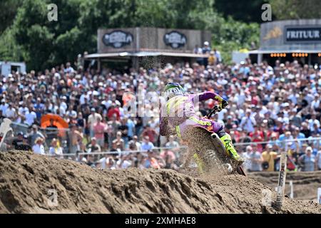 Lommel, Belgien. Juli 2024. Die belgischen Liam Everts und Fans werden während des MX2-Rennens beim Motocross MXGP Grand Prix Flanders, Rennen 14/20 der FIM Motocross-Weltmeisterschaft, Sonntag, den 28. Juli 2024 in Lommel, in Aktion genommen. BELGA PHOTO MAARTEN STRAETEMANS Credit: Belga News Agency/Alamy Live News Stockfoto