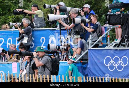 Saint Quentin En Yvelines, Frankreich. Juli 2024. Olympische Spiele, Paris 2024, Mountainbike, Langlauf, Frauen, Fotojournalisten bei der Arbeit. Quelle: Jan Woitas/dpa/Alamy Live News Stockfoto