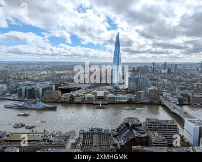 London - 29. März 2024 - aus der Vogelperspektive der Skyline von London mit der Themse und der Shard, Großbritannien Stockfoto