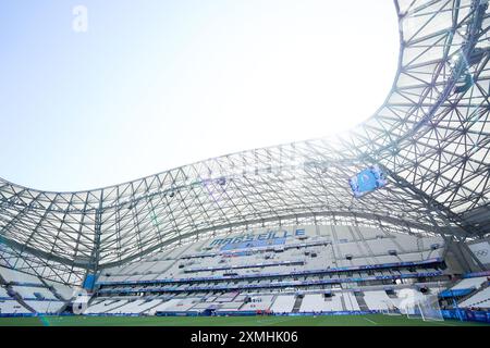 Marseille, Frankreich. Juli 2024. Allgemeiner Blick in das Stadion Stade de Marseille (Velodrome) vor den Olympischen Spielen der Gruppe B 2024 zwischen Deutschland und Australien im Stade de Marseille in Marseille, Frankreich. (Foto: Daniela Porcelli/Sports Press Photo/C - EINE STUNDE FRIST - FTP NUR AKTIVIEREN, WENN BILDER WENIGER ALS EINE STUNDE ALT SIND - Alamy) Credit: SPP Sport Press Photo. /Alamy Live News Stockfoto