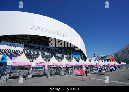 Marseille, Frankreich. Juli 2024. Allgemeine Ansicht außerhalb des Stadions Stade de Marseille (Velodrome) vor den Olympischen Spielen Paris 2024 Gruppe B zwischen Deutschland und Australien im Stade de Marseille in Marseille, Frankreich. (Foto: Daniela Porcelli/Sports Press Photo/C - EINE STUNDE FRIST - FTP NUR AKTIVIEREN, WENN BILDER WENIGER ALS EINE STUNDE ALT SIND - Alamy) Credit: SPP Sport Press Photo. /Alamy Live News Stockfoto