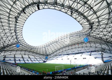 Marseille, Frankreich. Juli 2024. Allgemeiner Blick in das Stadion Stade de Marseille (Velodrome) vor den Olympischen Spielen der Gruppe B 2024 zwischen Deutschland und Australien im Stade de Marseille in Marseille, Frankreich. (Foto: Daniela Porcelli/Sports Press Photo/C - EINE STUNDE FRIST - FTP NUR AKTIVIEREN, WENN BILDER WENIGER ALS EINE STUNDE ALT SIND - Alamy) Credit: SPP Sport Press Photo. /Alamy Live News Stockfoto