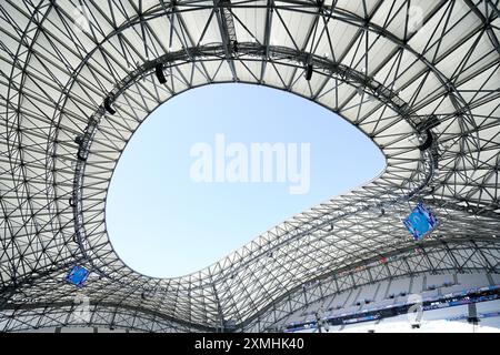 Marseille, Frankreich. Juli 2024. Allgemeiner Blick in das Stadion Stade de Marseille (Velodrome) vor den Olympischen Spielen der Gruppe B 2024 zwischen Deutschland und Australien im Stade de Marseille in Marseille, Frankreich. (Foto: Daniela Porcelli/Sports Press Photo/C - EINE STUNDE FRIST - FTP NUR AKTIVIEREN, WENN BILDER WENIGER ALS EINE STUNDE ALT SIND - Alamy) Credit: SPP Sport Press Photo. /Alamy Live News Stockfoto
