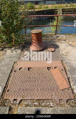 Historischer Schiffspoller; 1925 - 1,5 Tonnen Zugkraft - Babcock & Wilcox Ltd. - London & Renfrew im City Quay Area, Victoria Dock, Dundee, Schottland Großbritannien Stockfoto