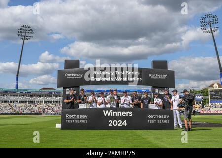 Birmingham, Großbritannien. Juli 2024. England gewinnt die Rothesay Test Series während des 3. Rothesay Test Match Day 3 England vs West Indies in Edgbaston, Birmingham, Vereinigtes Königreich, 28. Juli 2024 (Foto: Craig Thomas/News Images) in Birmingham, Vereinigtes Königreich am 28. Juli 2024. (Foto: Craig Thomas/News Images/SIPA USA) Credit: SIPA USA/Alamy Live News Stockfoto