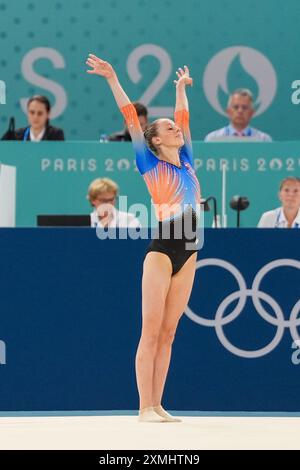 Paris, Frankreich. Juli 2024. PARIS, FRANKREICH - 28. JULI: Naomi Visser aus den Niederlanden tritt an der Qualifikation der Frauen während des 2. Tages der Kunstgymnastik - Olympischen Spiele Paris 2024 in der Bercy Arena am 28. Juli 2024 in Paris an. (Foto: Rene Nijhuis/BSR Agency) Credit: BSR Agency/Alamy Live News Stockfoto