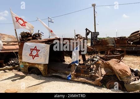 Tekumah-Autohof in Süd-Israel, wo die Behörden Hunderte von Fahrzeugen von Opfern und Tätern der palästinensischen Truppen sammelten und säuberten Stockfoto