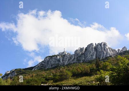 Chiemgauer Alpen, Chiemgauer Alpen: Berg Kampenwand in Oberbayern, Chiemgau, Oberbayern, Bayern, Bayern, Deutschland Stockfoto