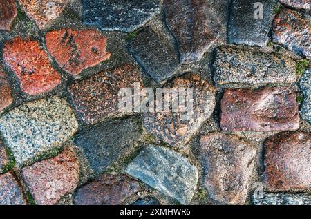 Eine Steinstraße in einer kleinen Stadt. Stockfoto