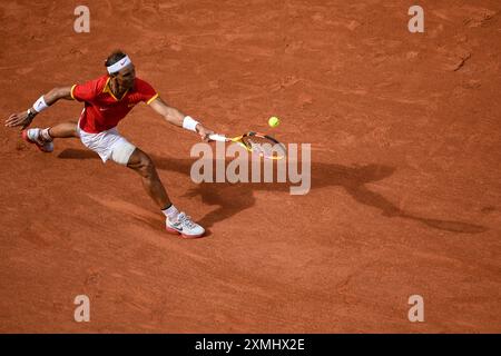 28. Juli 2024, Frankreich, Paris: Olympia, Paris 2024, Tennis, Männer, 1. Runde, Fucsovics (Ungarn) - Nadal (Spanien), Rafael Nadal in Aktion. Foto: Marijan Murat/dpa Stockfoto