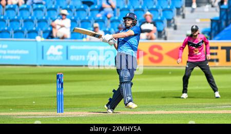 Hove UK 28. Juli 2024 - will Rhodes schlägt für Warwickshire während des Metro Bank One Day Cup Cricket Matches zwischen Sussex Sharks und Warwickshire auf dem 1. Central County Ground in Hove: Credit Simon Dack /TPI/ Alamy Live News Stockfoto